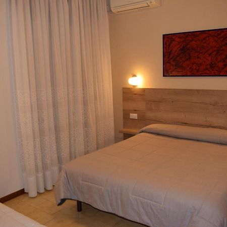 Hotel Pilotto Пескиера дел Гарда Екстериор снимка