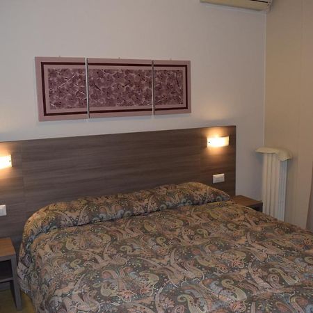 Hotel Pilotto Пескиера дел Гарда Екстериор снимка