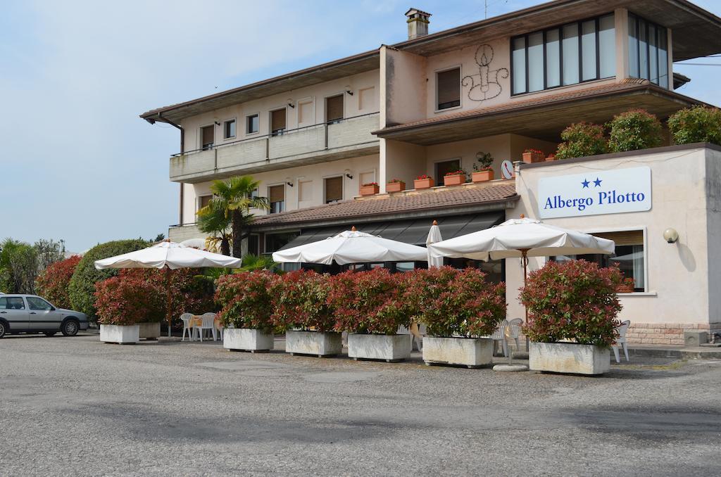 Hotel Pilotto Пескиера дел Гарда Екстериор снимка