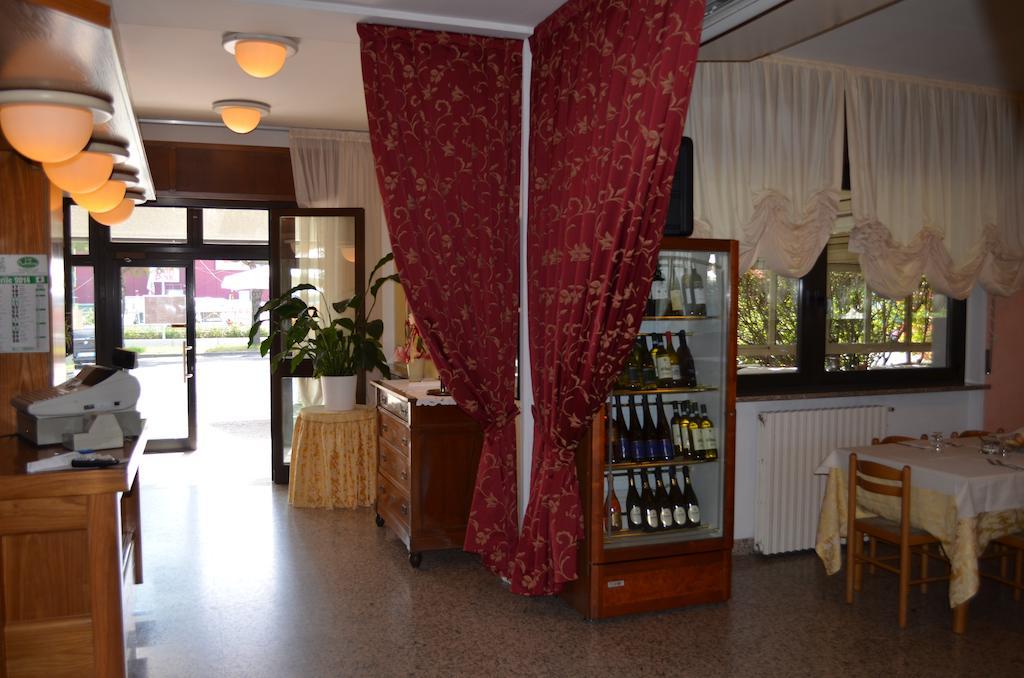 Hotel Pilotto Пескиера дел Гарда Екстериор снимка
