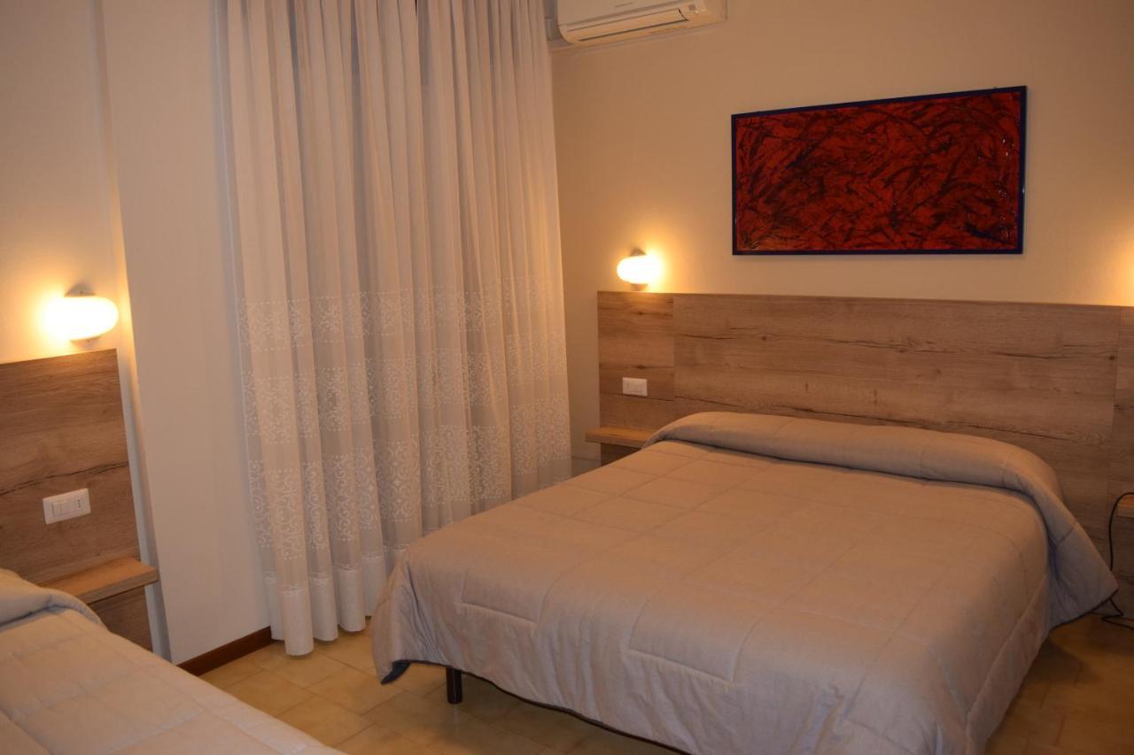 Hotel Pilotto Пескиера дел Гарда Екстериор снимка