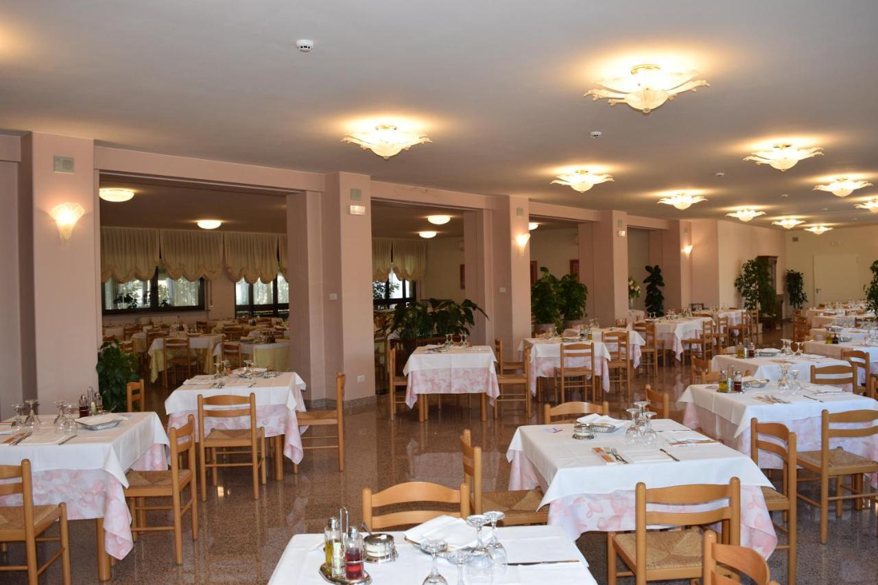 Hotel Pilotto Пескиера дел Гарда Екстериор снимка